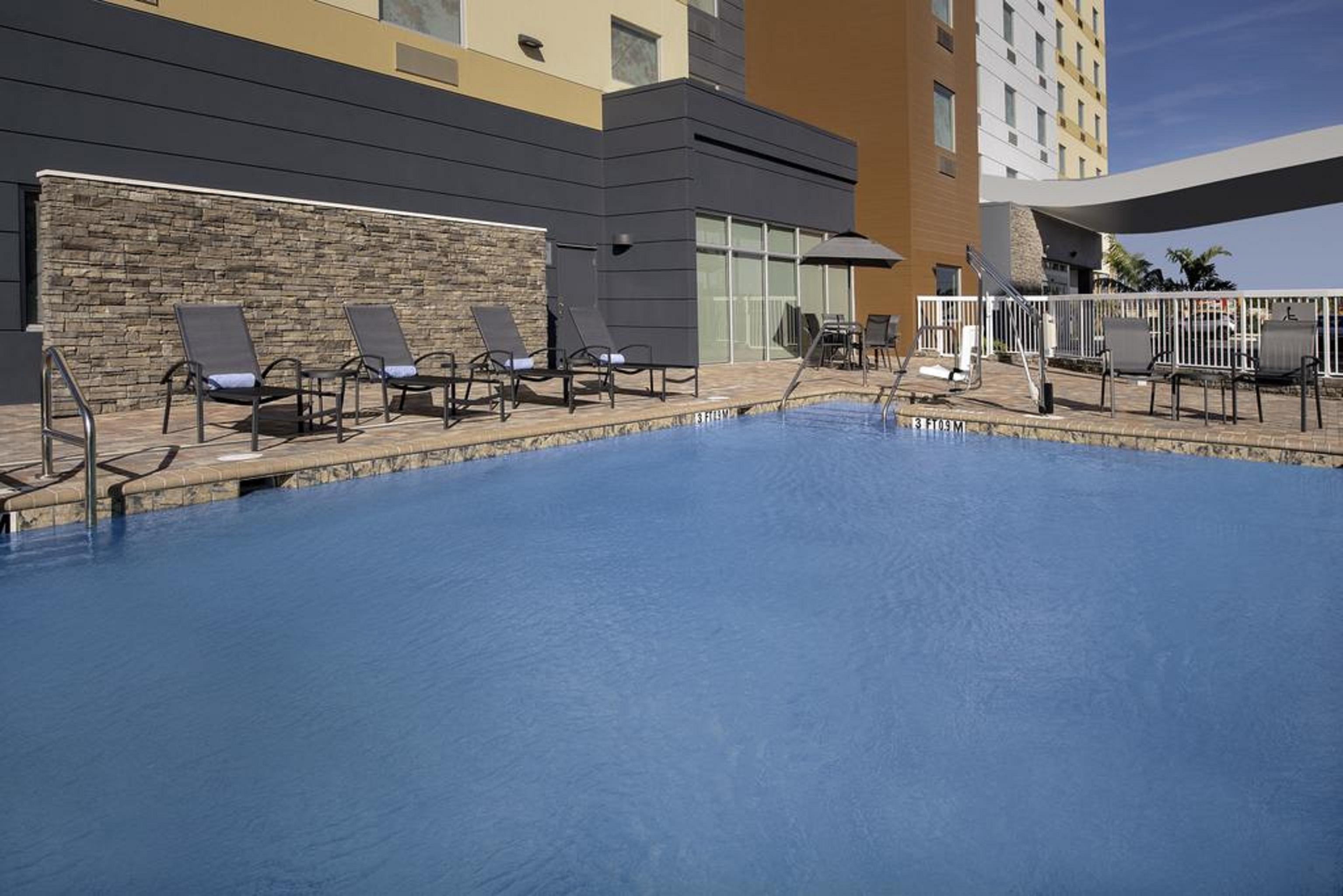 Fairfield Inn & Suites By Marriott Miami Airport West/Дорел Экстерьер фото