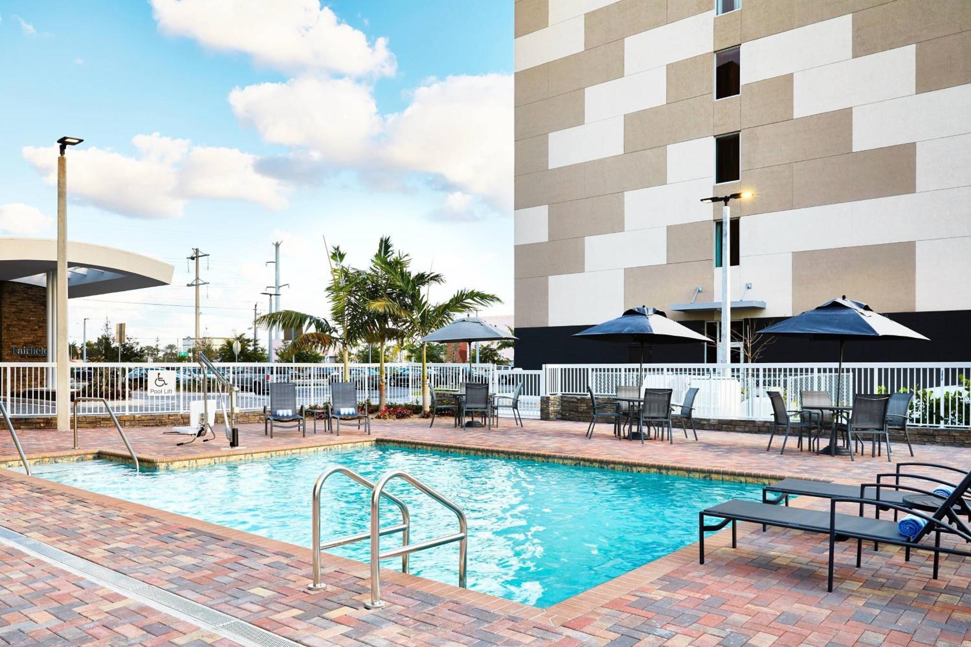 Fairfield Inn & Suites By Marriott Miami Airport West/Дорел Экстерьер фото